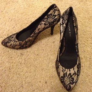 Gianni Bini NWOT black lace pumps Sz 9